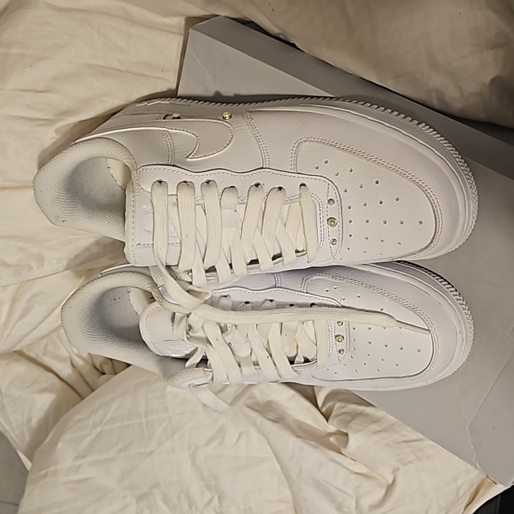 NIKE AIR FORCE 1S 07' SE